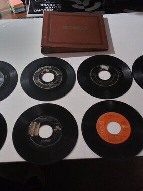 Beginner Lot 8 different Original 45RPM 7" Records by Elvis Presley in Flip Case